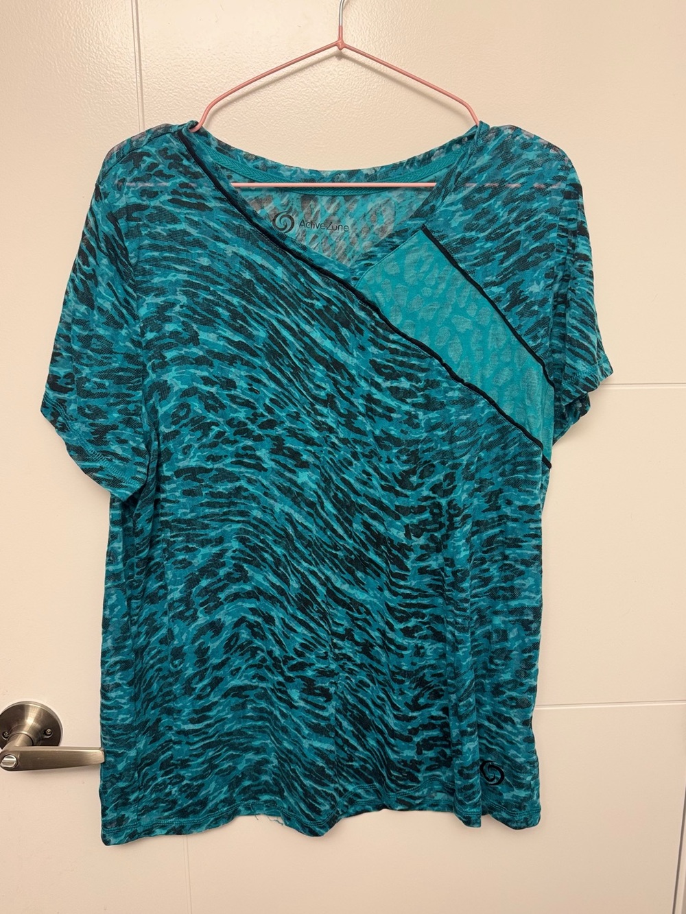 ✨4 for 25✨ Active Zone Teal Animal-Print Short Sleeve V Neck Top